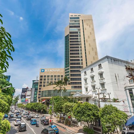 Wyndham Surabaya Hotel Buitenkant foto
