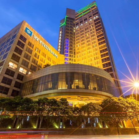 Wyndham Surabaya Hotel Buitenkant foto