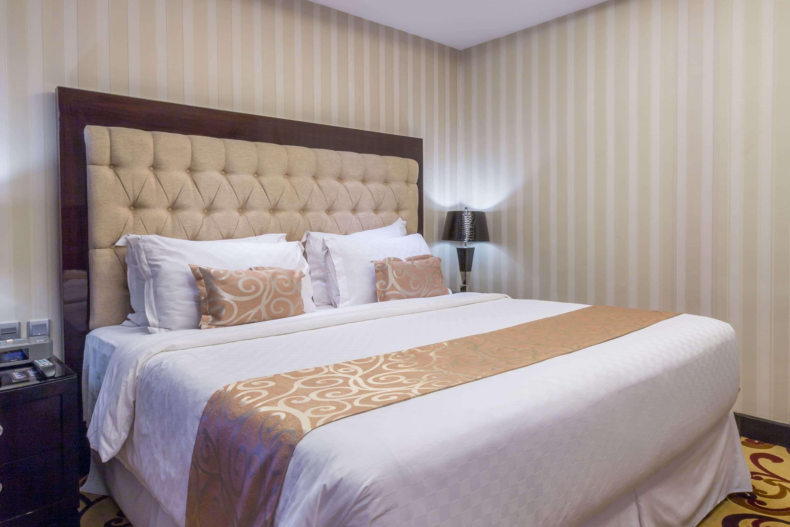 Wyndham Surabaya Hotel Buitenkant foto