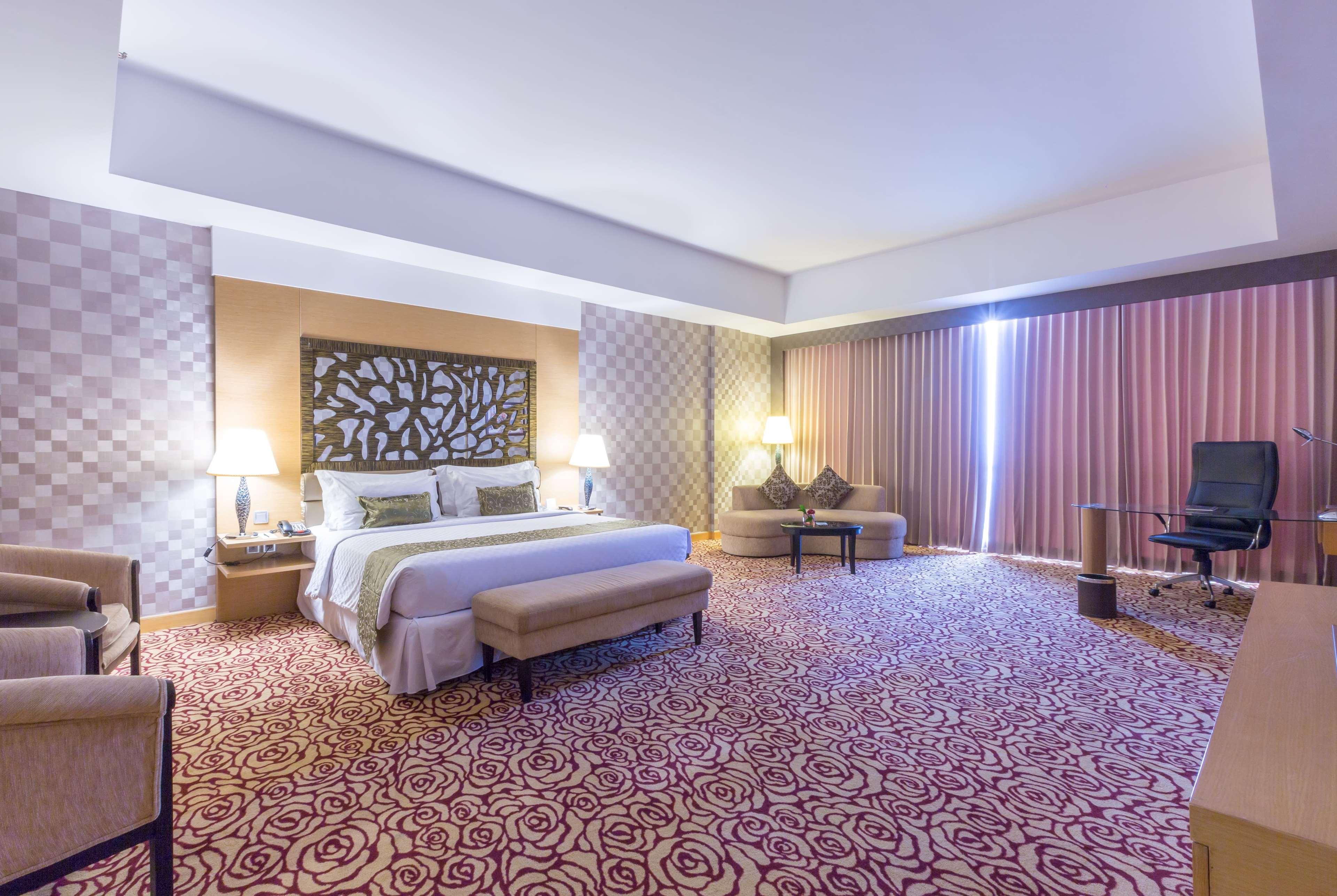Wyndham Surabaya Hotel Buitenkant foto