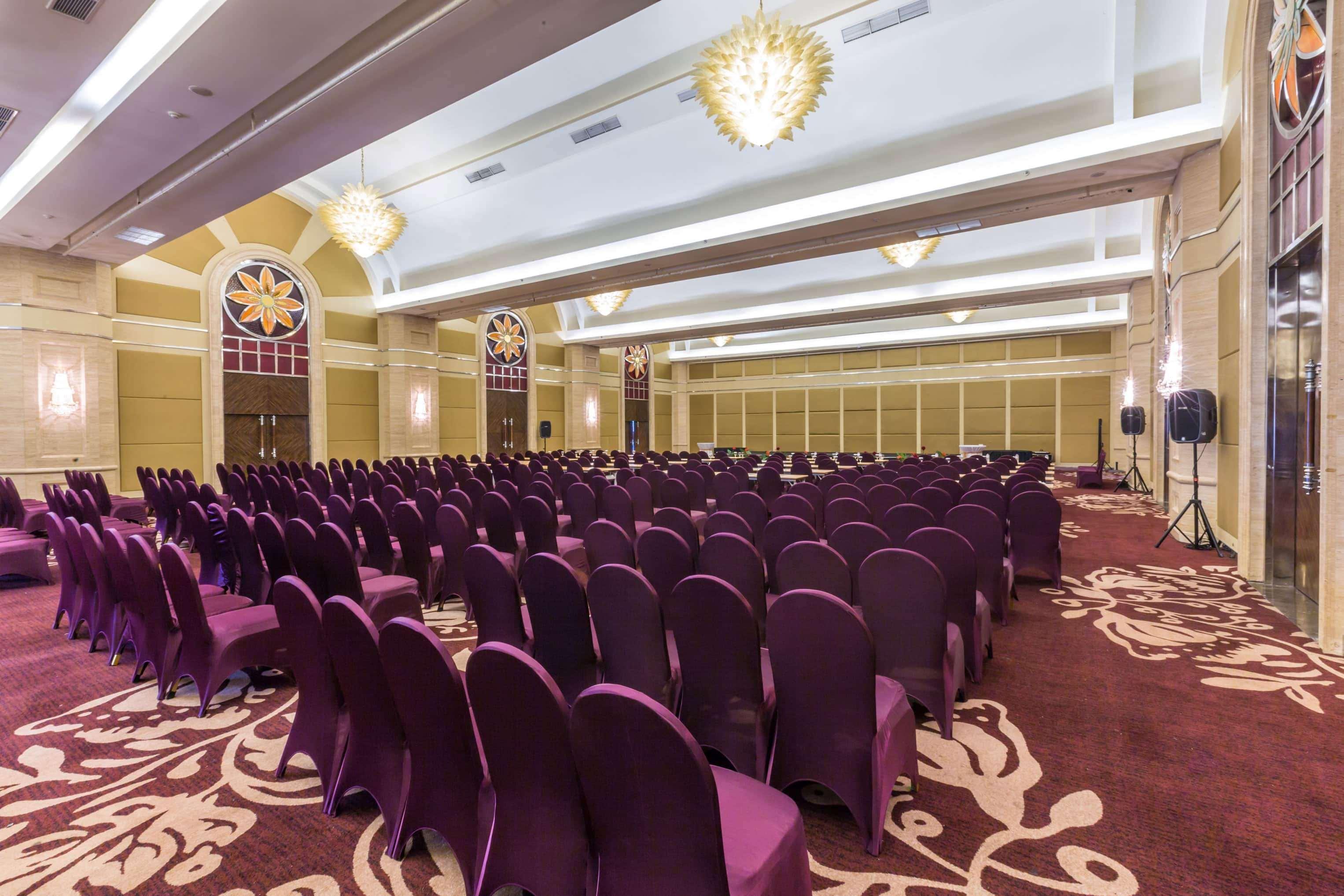 Wyndham Surabaya Hotel Buitenkant foto