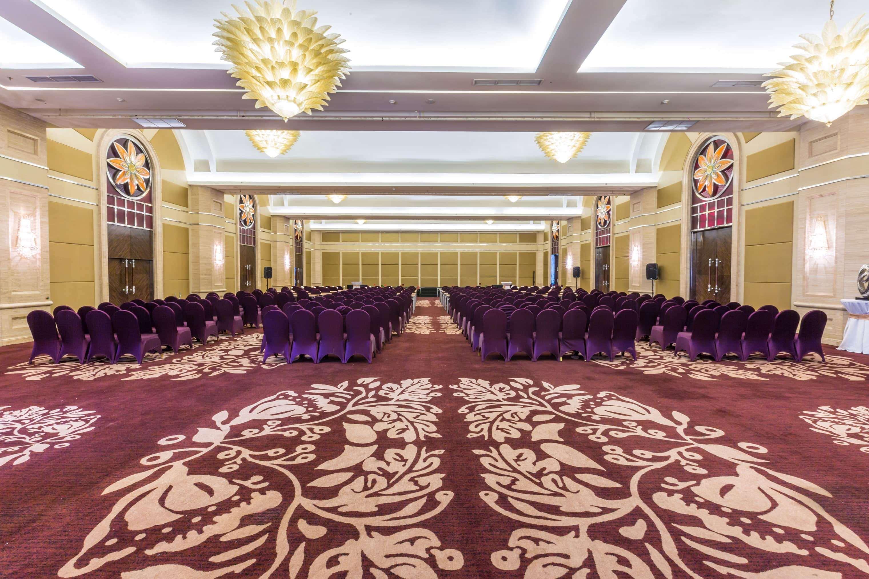 Wyndham Surabaya Hotel Buitenkant foto
