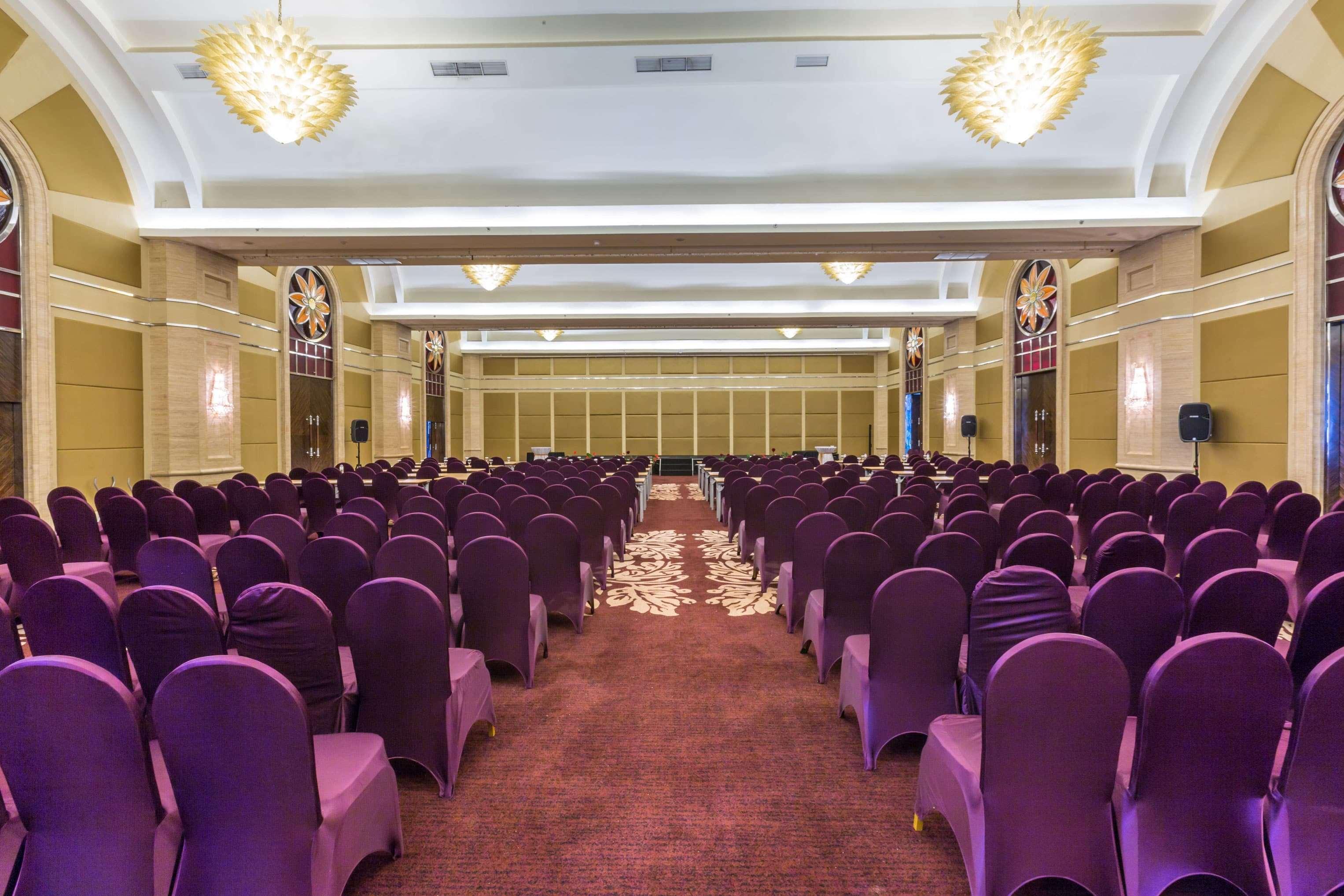 Wyndham Surabaya Hotel Buitenkant foto