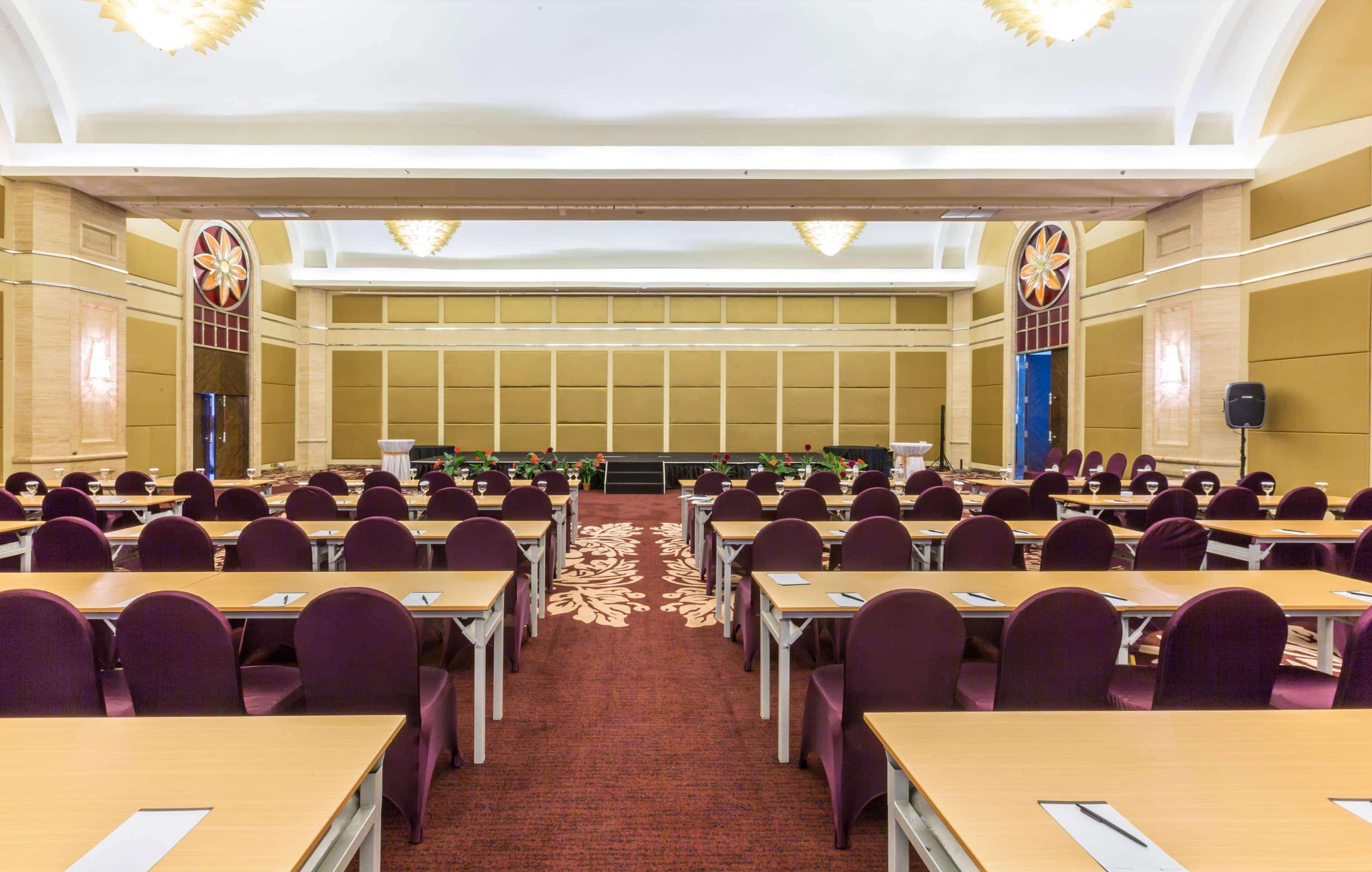 Wyndham Surabaya Hotel Buitenkant foto