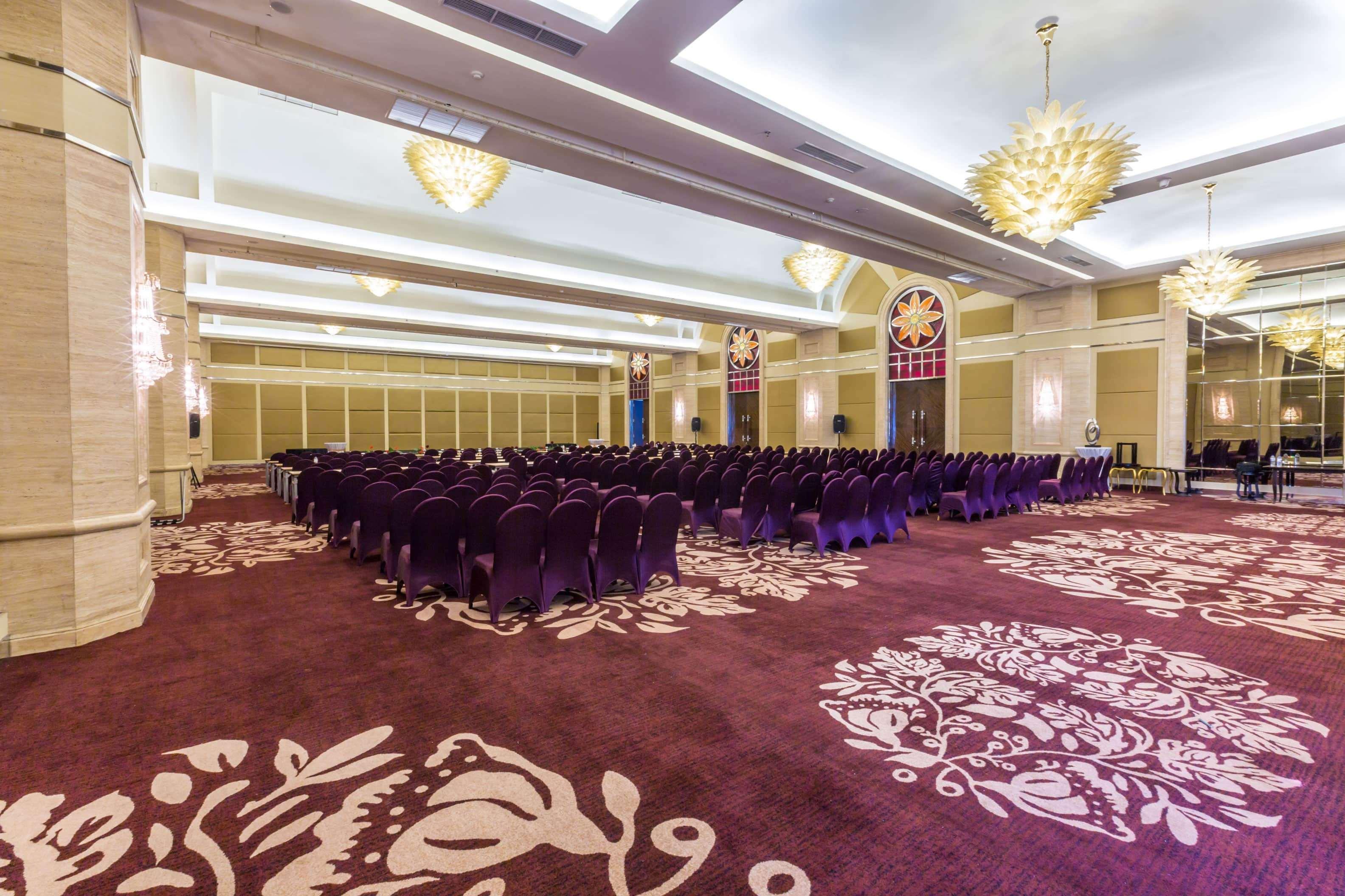 Wyndham Surabaya Hotel Buitenkant foto