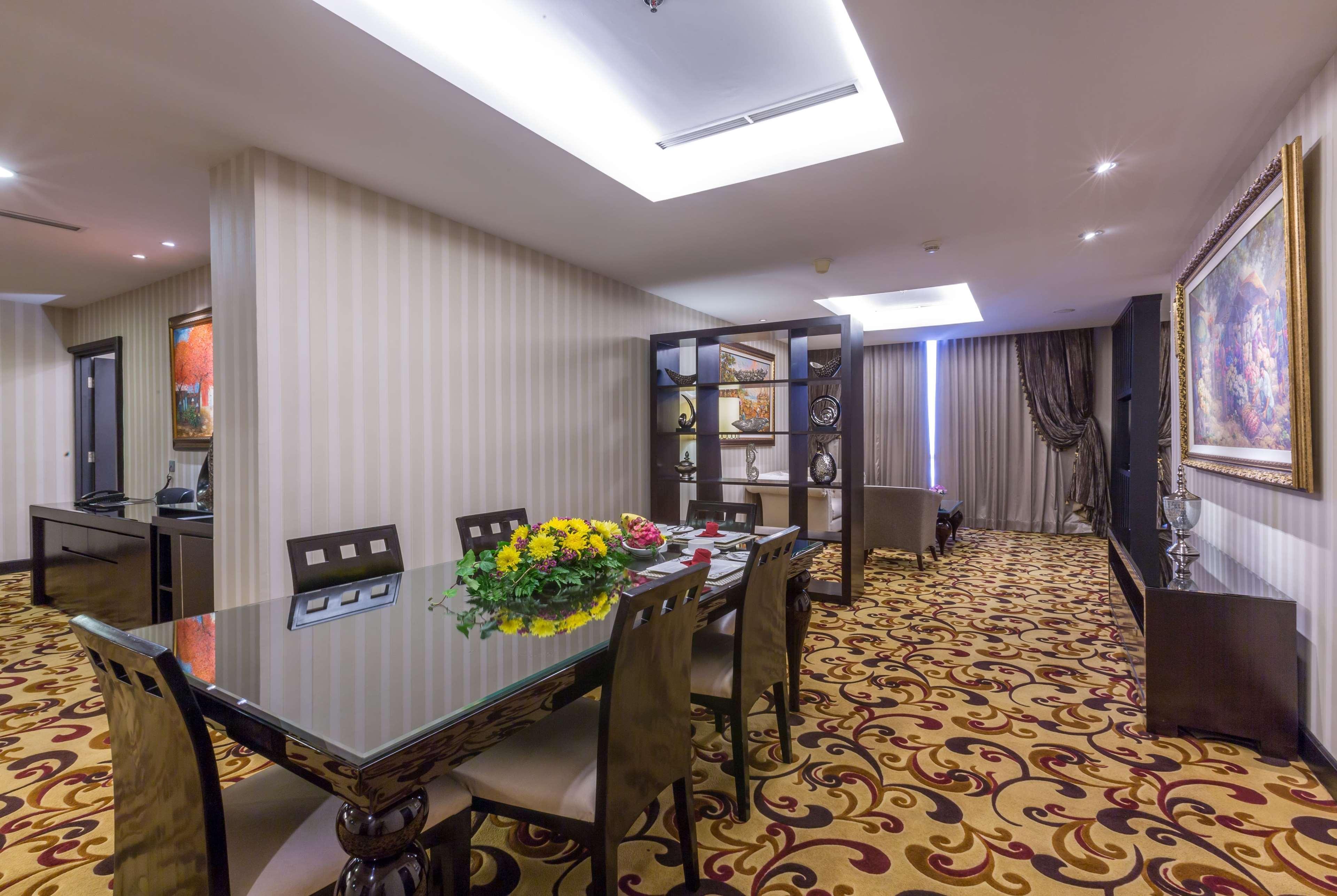 Wyndham Surabaya Hotel Buitenkant foto