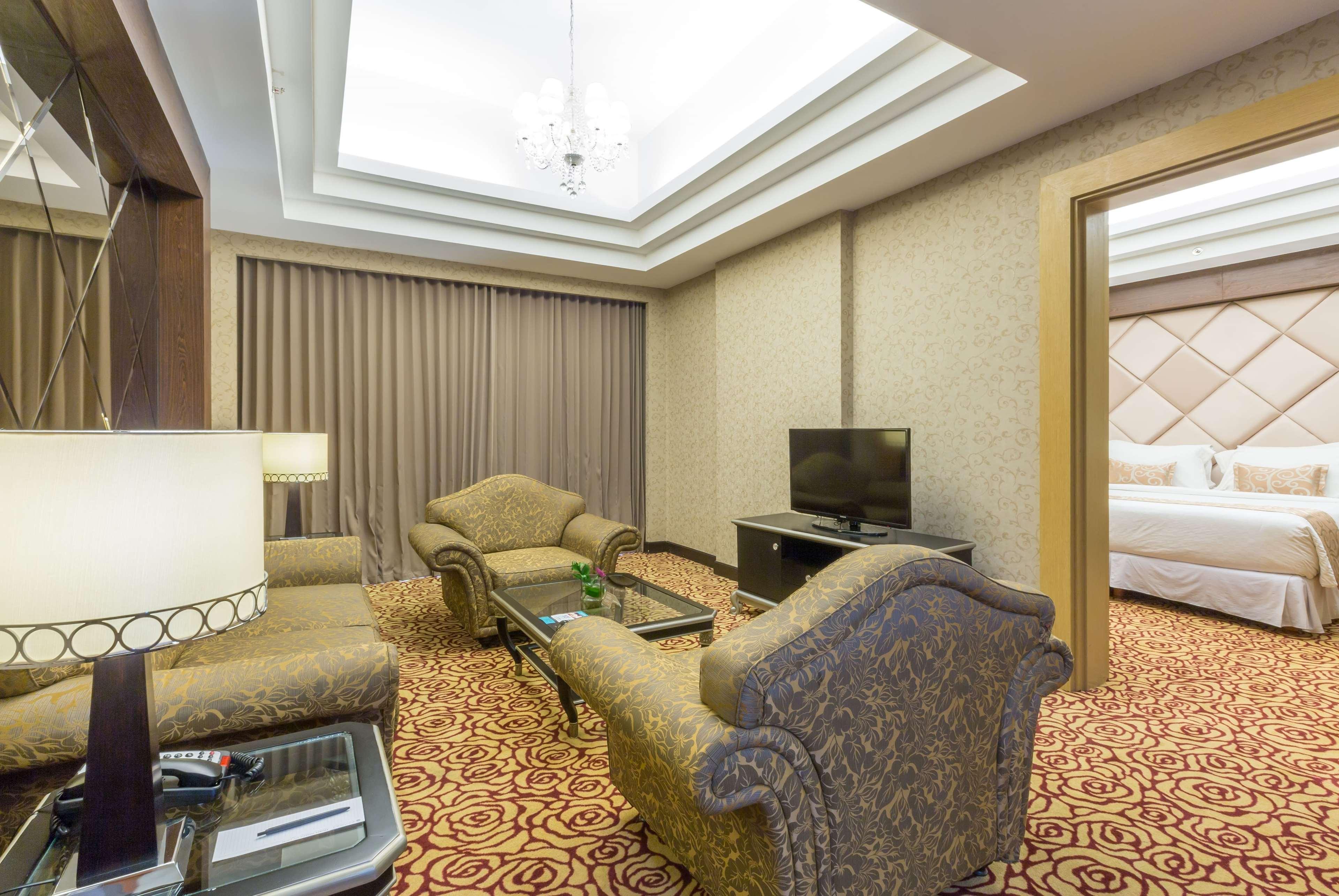 Wyndham Surabaya Hotel Buitenkant foto
