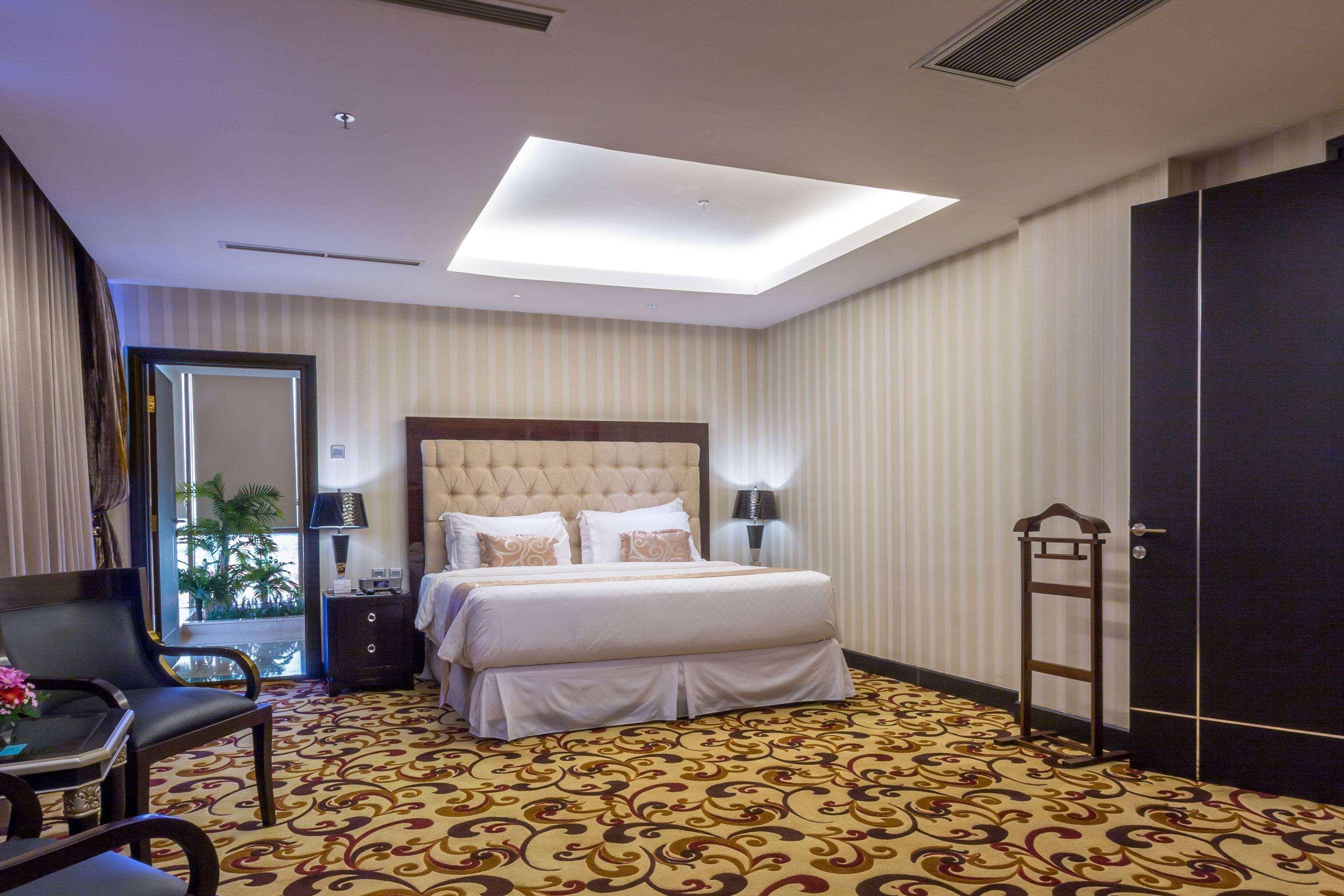 Wyndham Surabaya Hotel Buitenkant foto