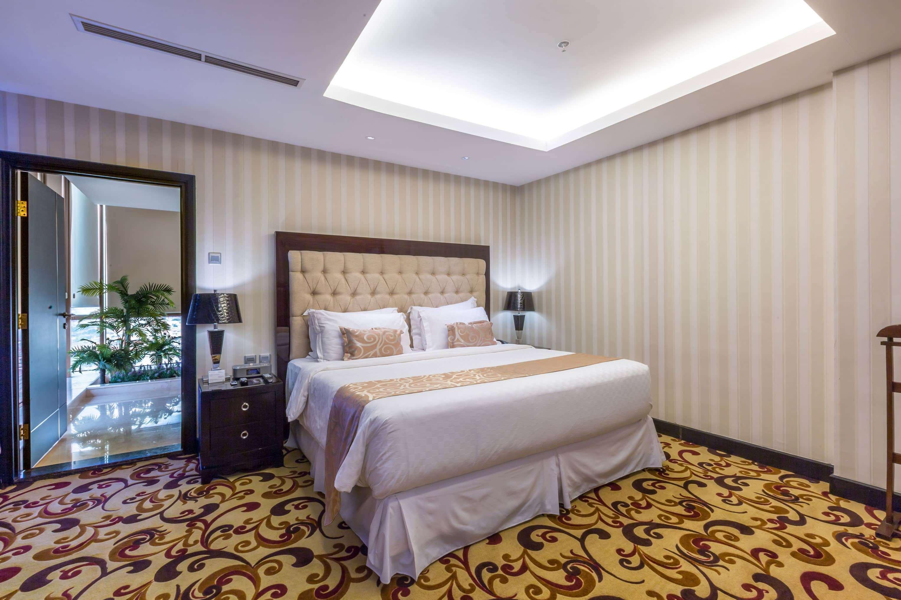 Wyndham Surabaya Hotel Buitenkant foto