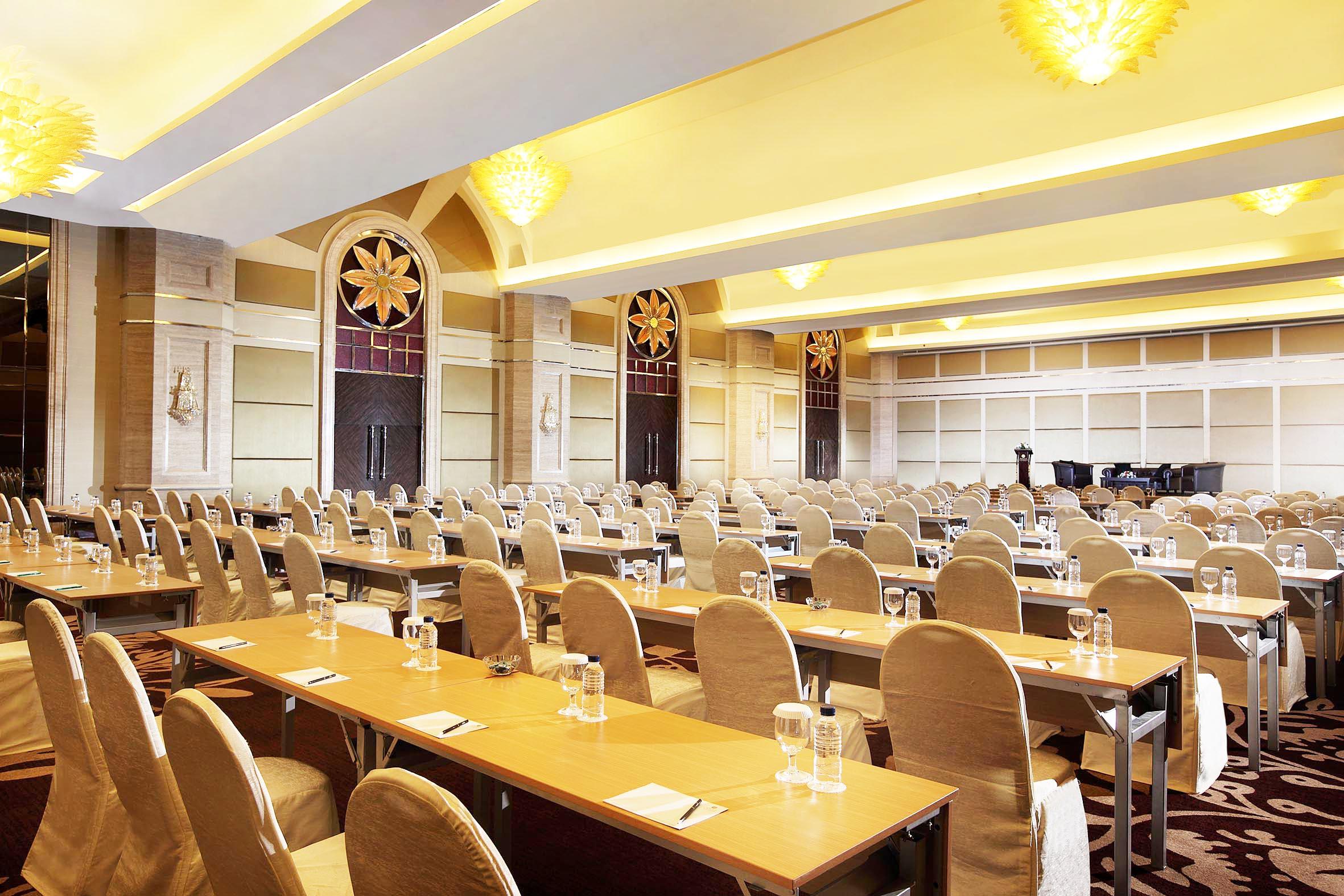 Wyndham Surabaya Hotel Buitenkant foto