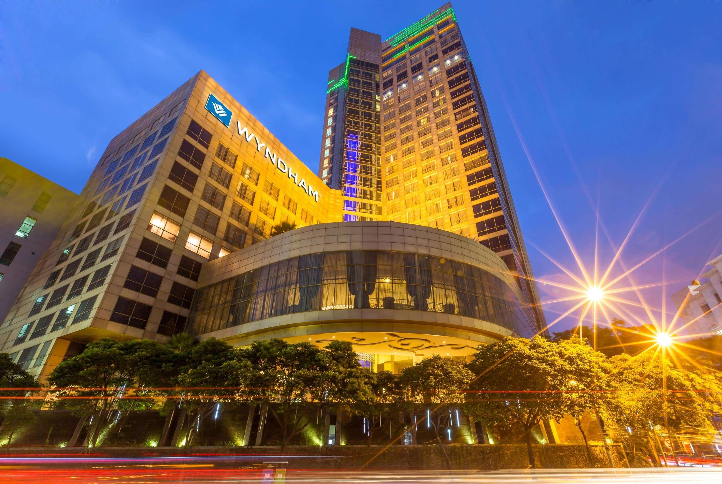 Wyndham Surabaya Hotel Buitenkant foto