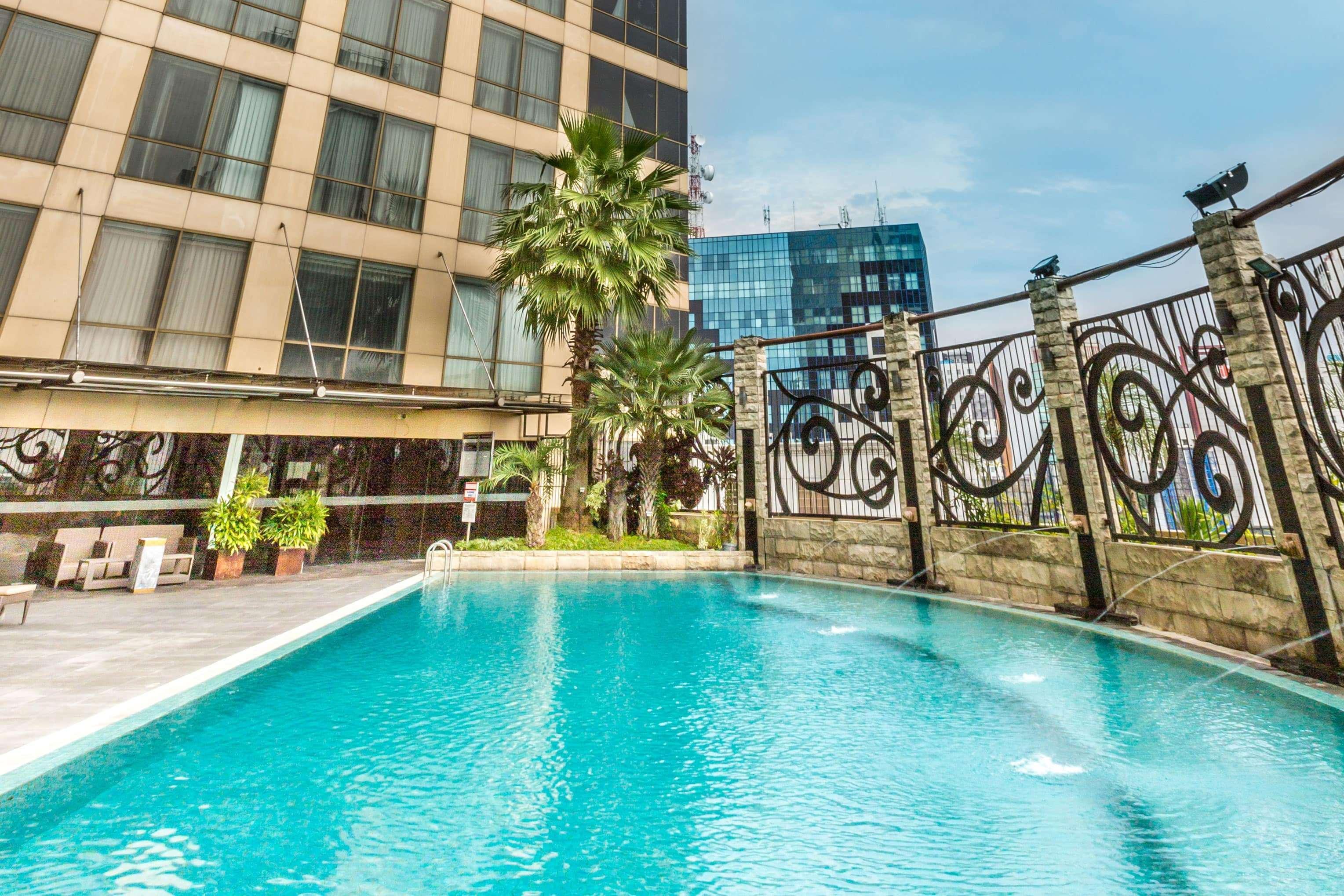 Wyndham Surabaya Hotel Buitenkant foto