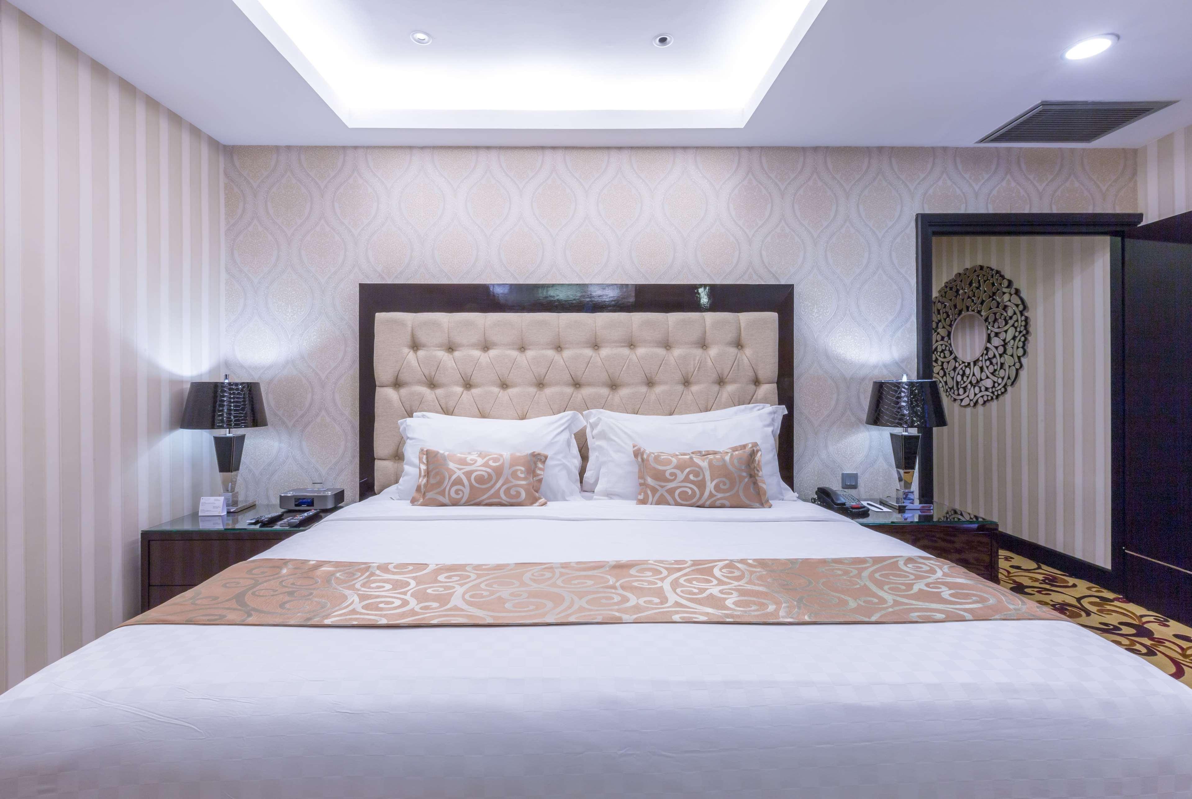 Wyndham Surabaya Hotel Buitenkant foto