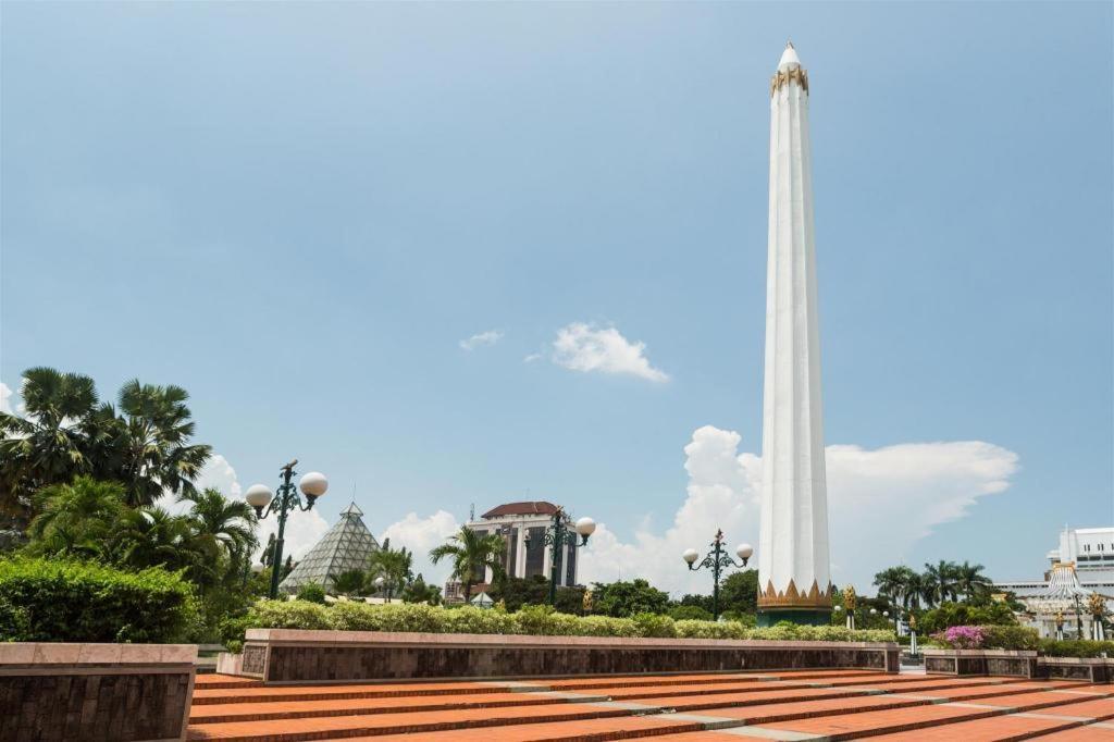 Wyndham Surabaya Hotel Buitenkant foto