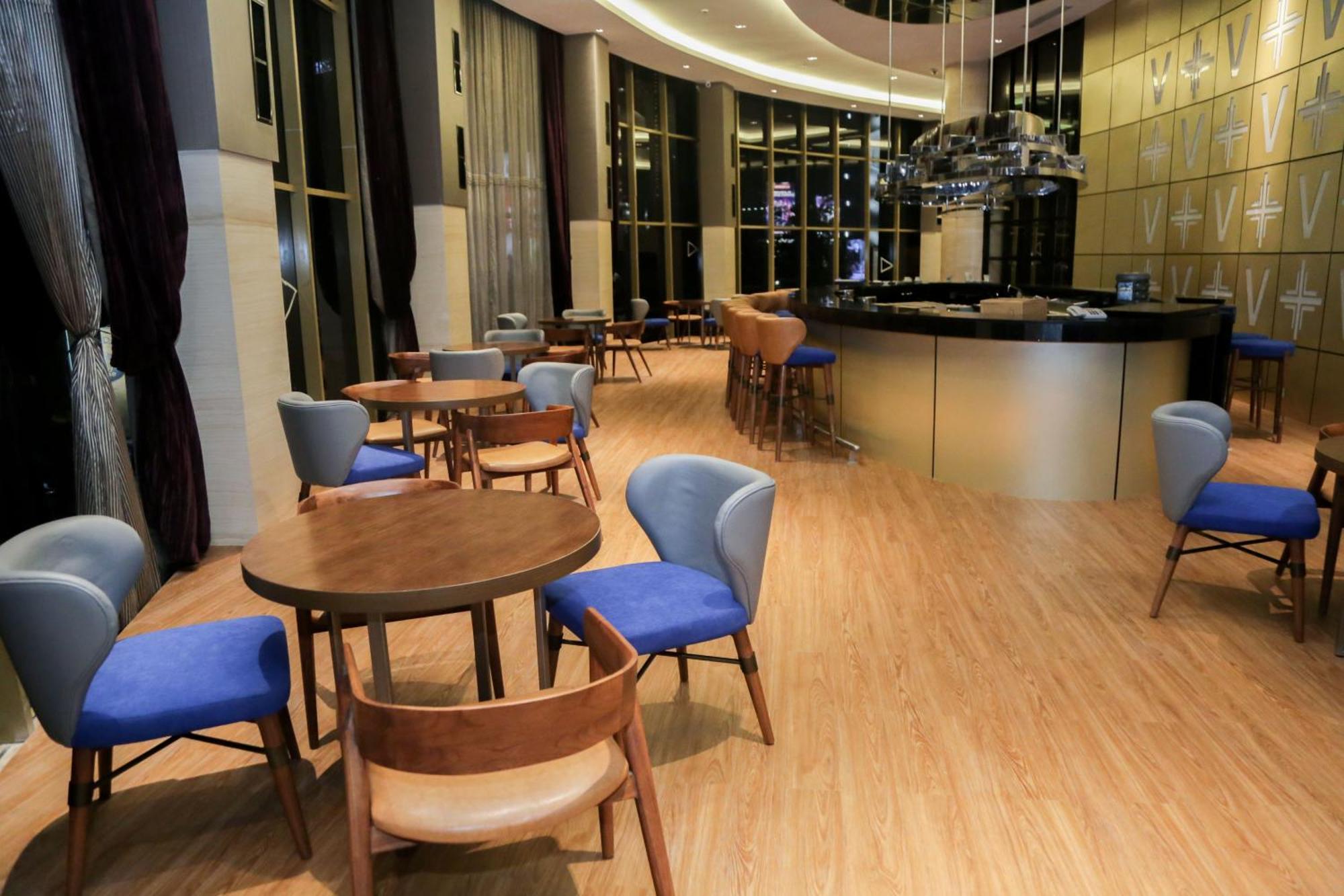 Wyndham Surabaya Hotel Buitenkant foto