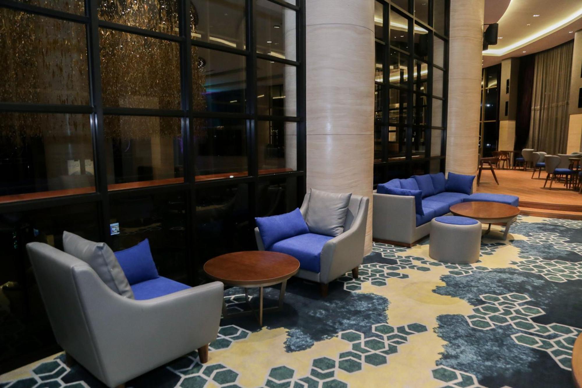 Wyndham Surabaya Hotel Buitenkant foto