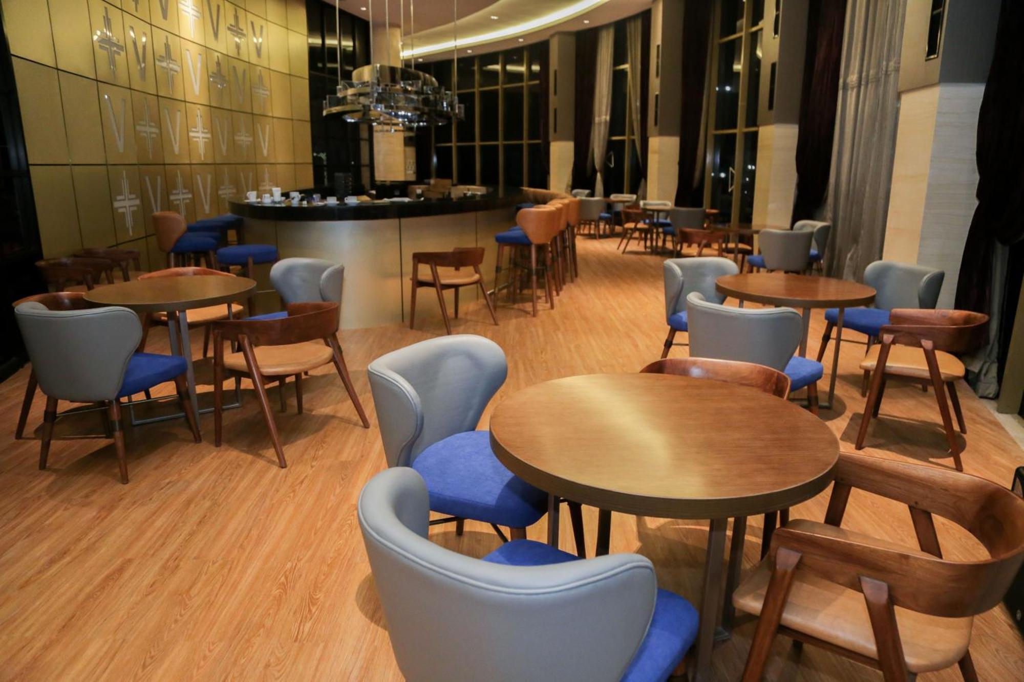 Wyndham Surabaya Hotel Buitenkant foto