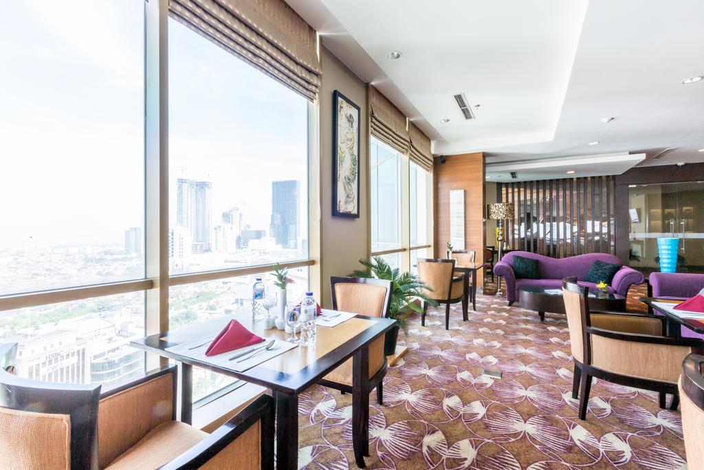 Wyndham Surabaya Hotel Buitenkant foto