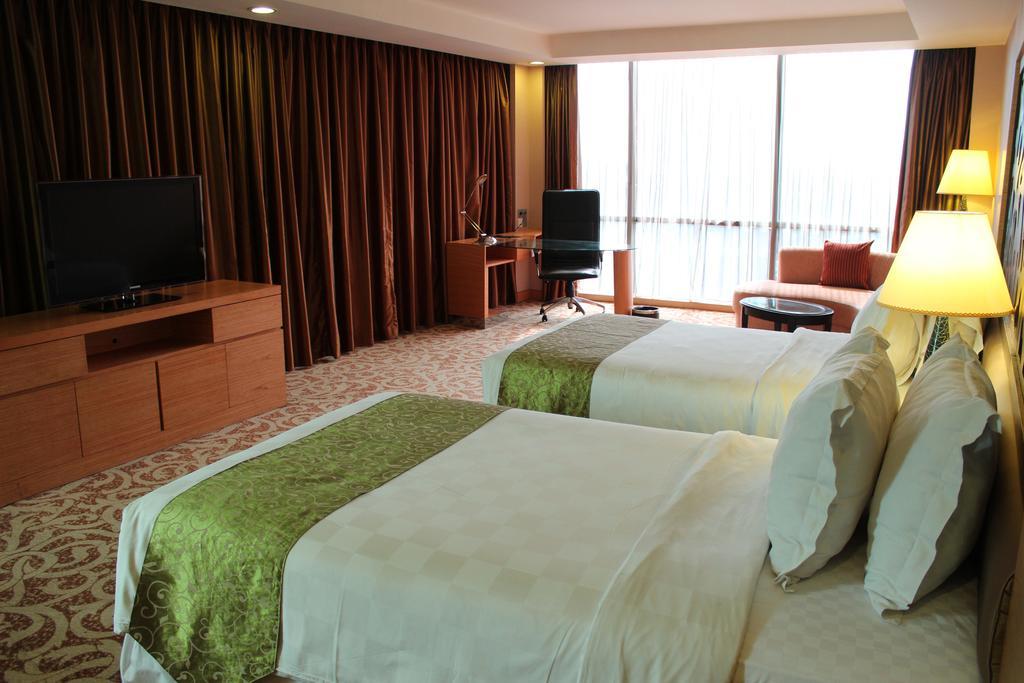 Wyndham Surabaya Hotel Buitenkant foto