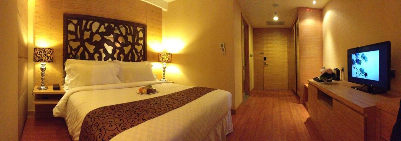 Wyndham Surabaya Hotel Buitenkant foto