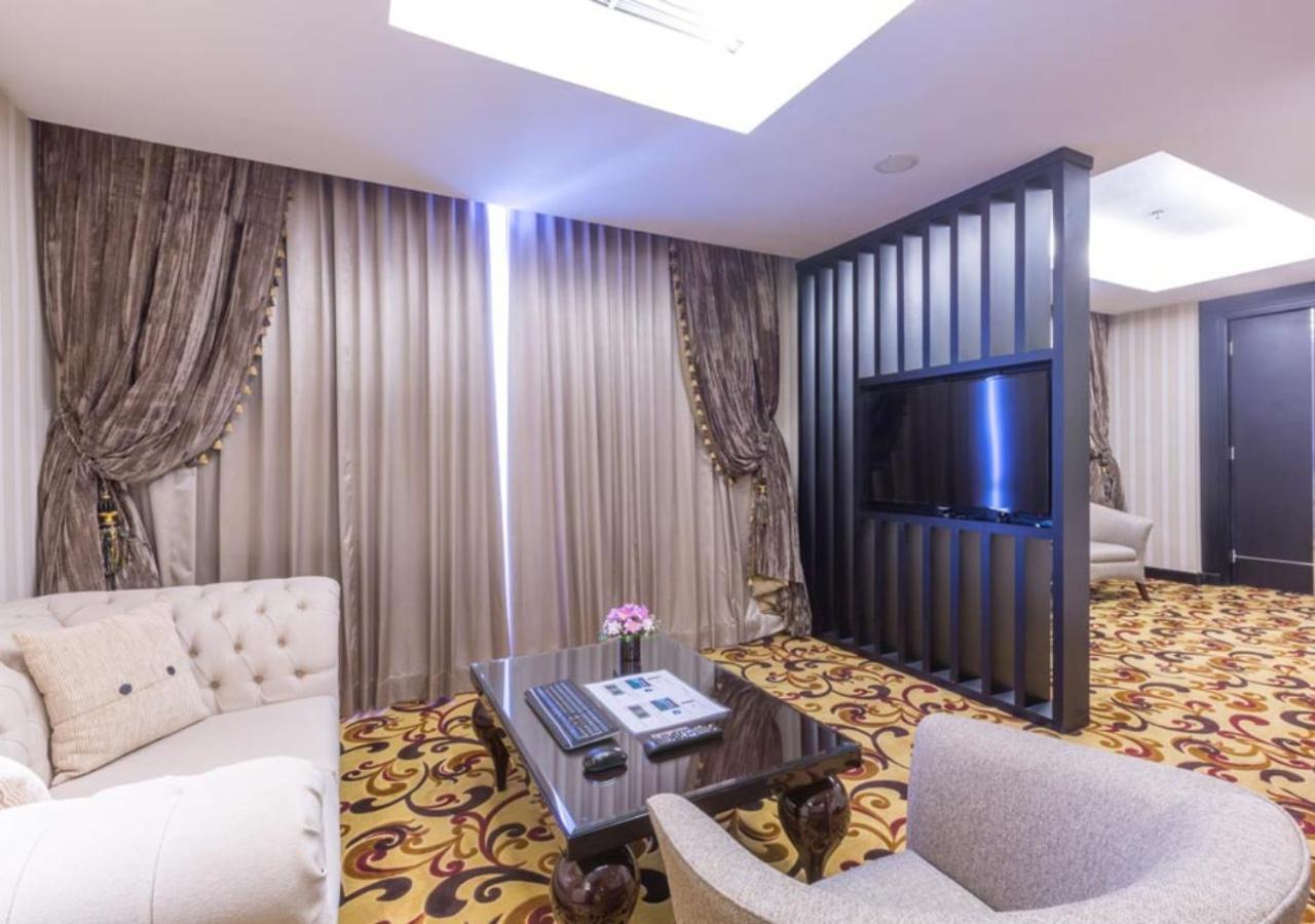Wyndham Surabaya Hotel Buitenkant foto