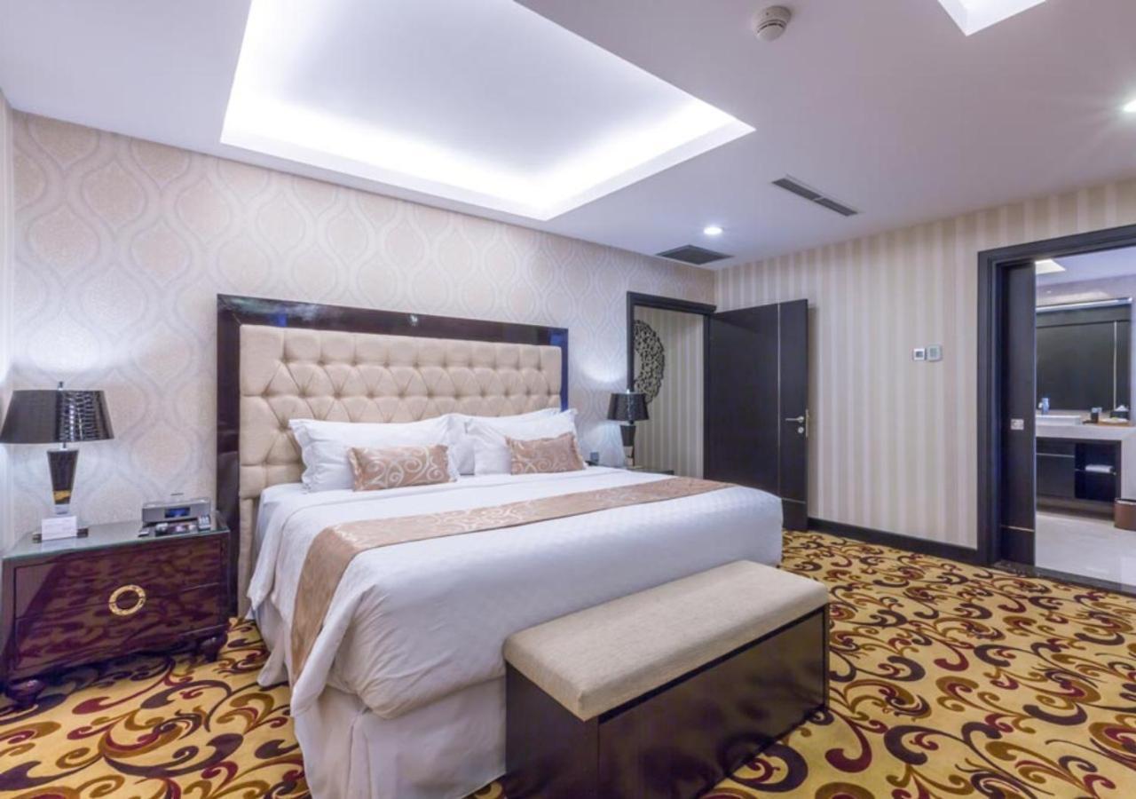 Wyndham Surabaya Hotel Buitenkant foto
